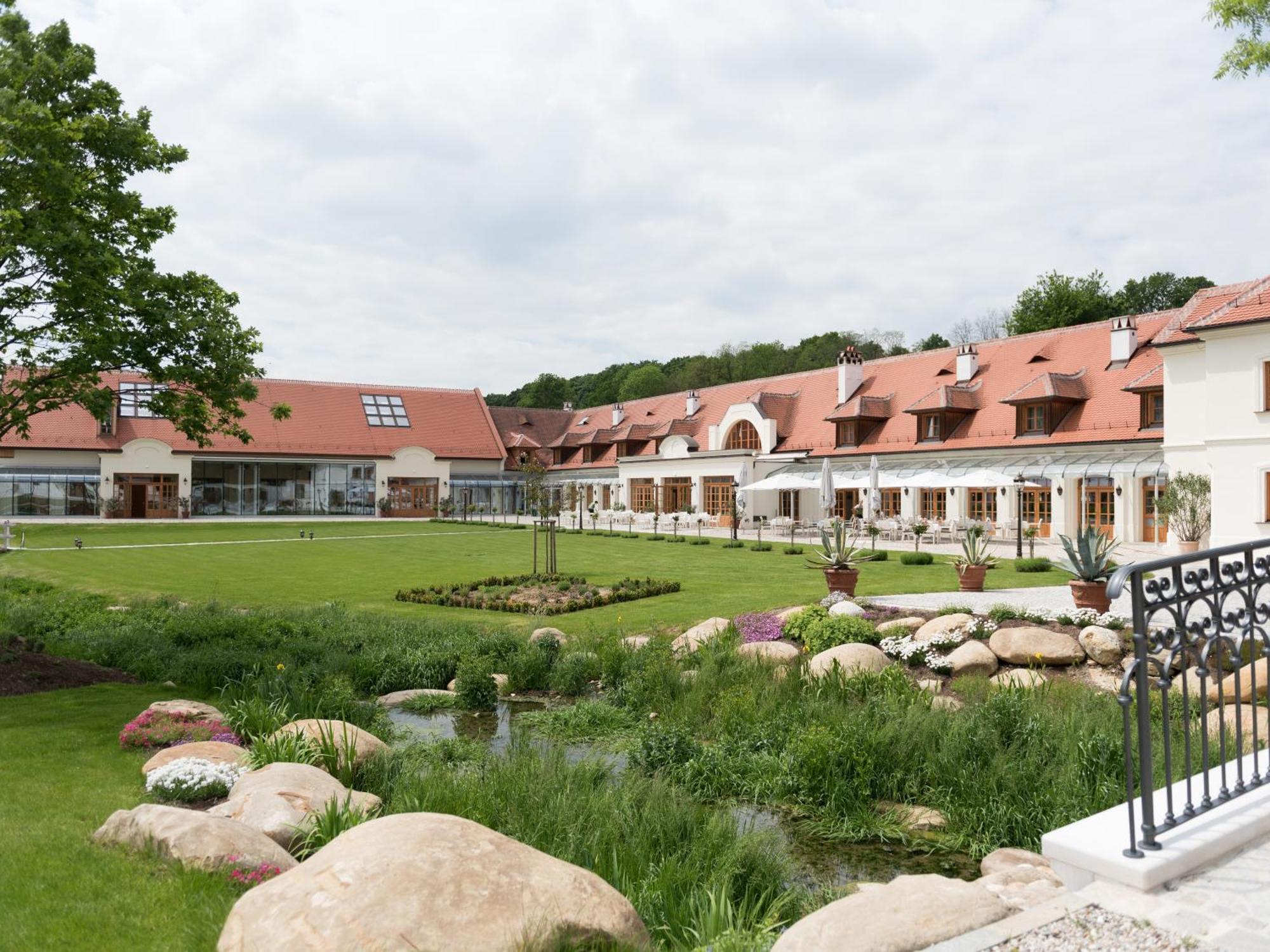 Schloss Thalheim Sankt Poelten Eksteriør billede